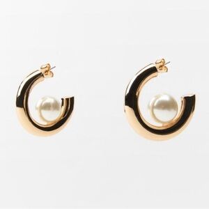Zara Hoop & Pearl Earrings NWT. ✨🔥💖💖